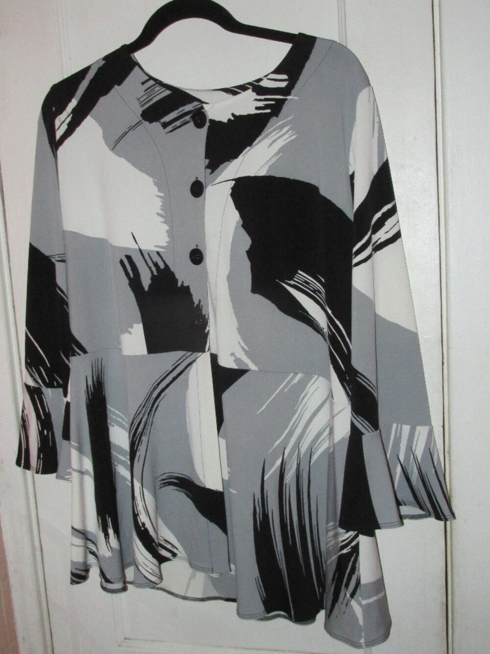 Sun Kim Rosanne Tunic Top Large L Abstract Gray Black White Button Bell Sleeve
